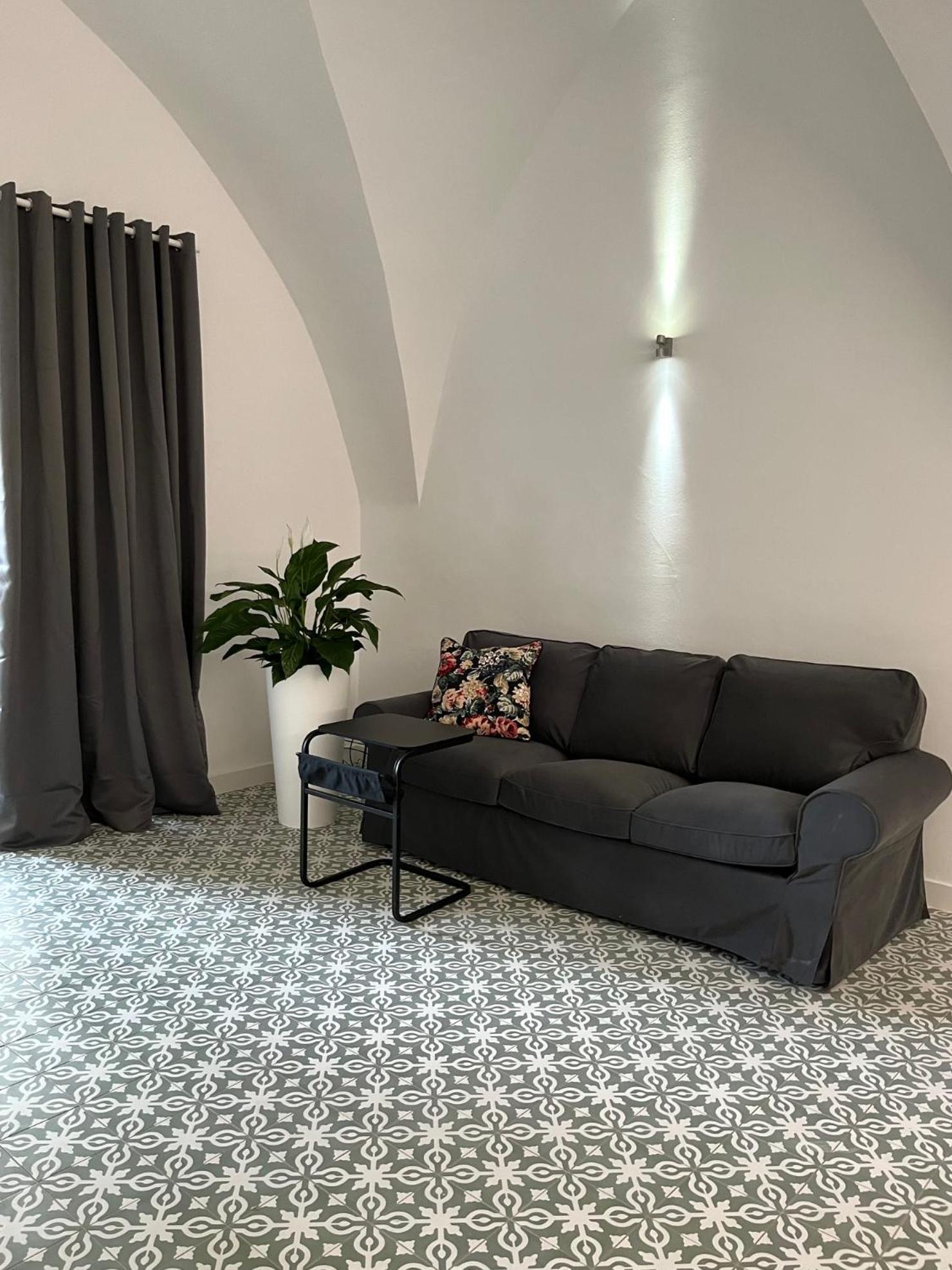 Palac Daun - Studio Apartments Znojmo Exteriör bild